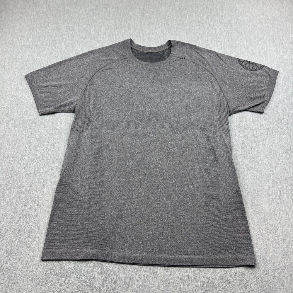 Lululemon Shirt Men Large Gray Metal Vent Tech Short Sleeve Seamless Gym Logo